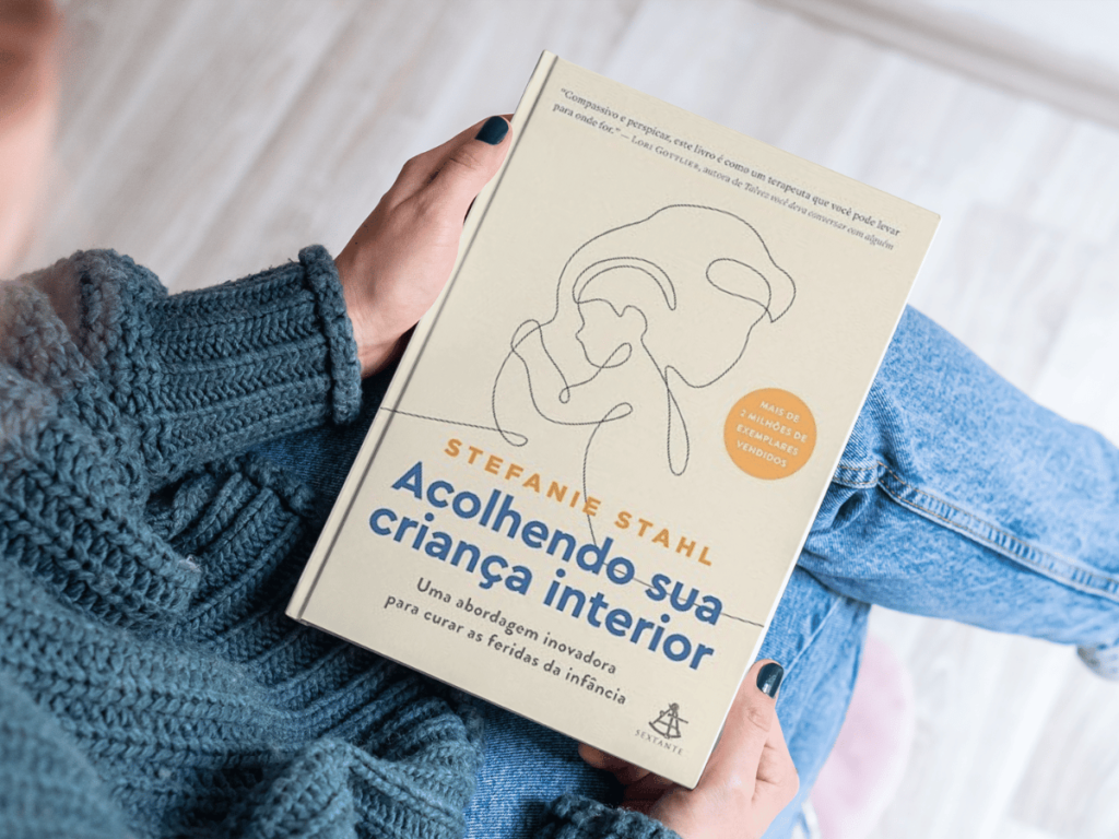 Descubra como o livro Acolhendo Sua Criança Interior pode ajudar a curar as feridas da infância e transformar sua vida. Aprofunde-se em um processo de autoconhecimento e resgate da autoestima.