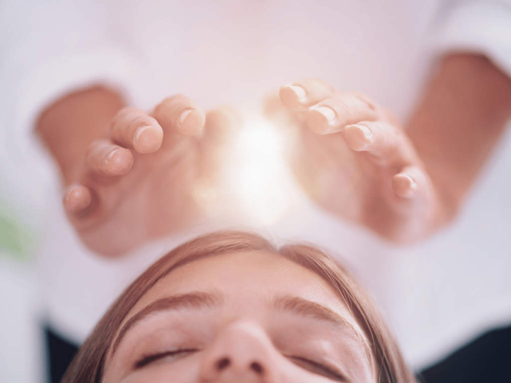 Descubra Como o Reiki Pode Transformar Sua Vida: Torne-se um Reikiano Hoje!